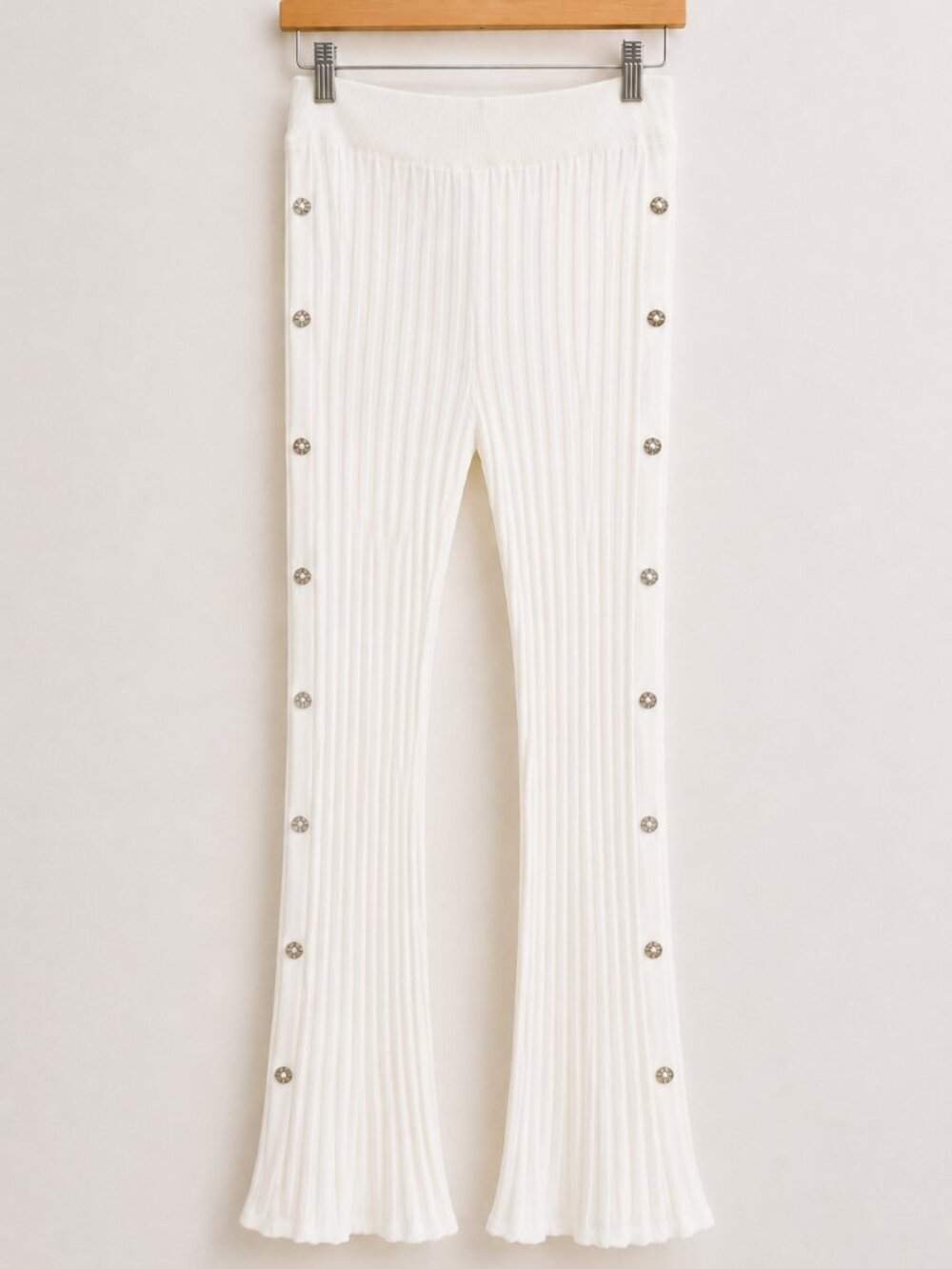 Maniere De Voir NWT M White Ribbed Knit Popper Flare Pants Silver Button MDV
